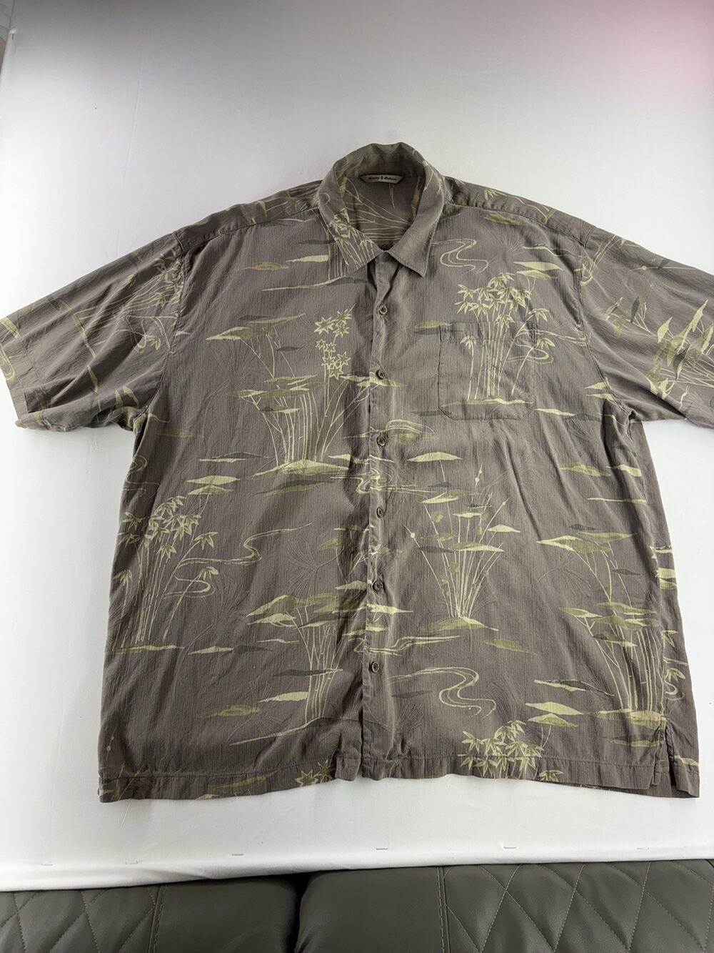 Tommy Bahama Short Sleeve Shirt Men's‎ XL Green Floral Hawaiian Camp Button Up